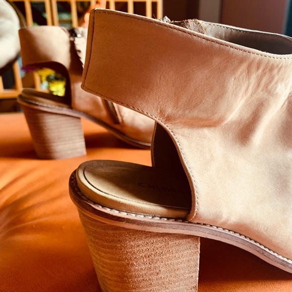 Size 8 - Chinese Laundry Calvin Booties - Picture 6 of 10